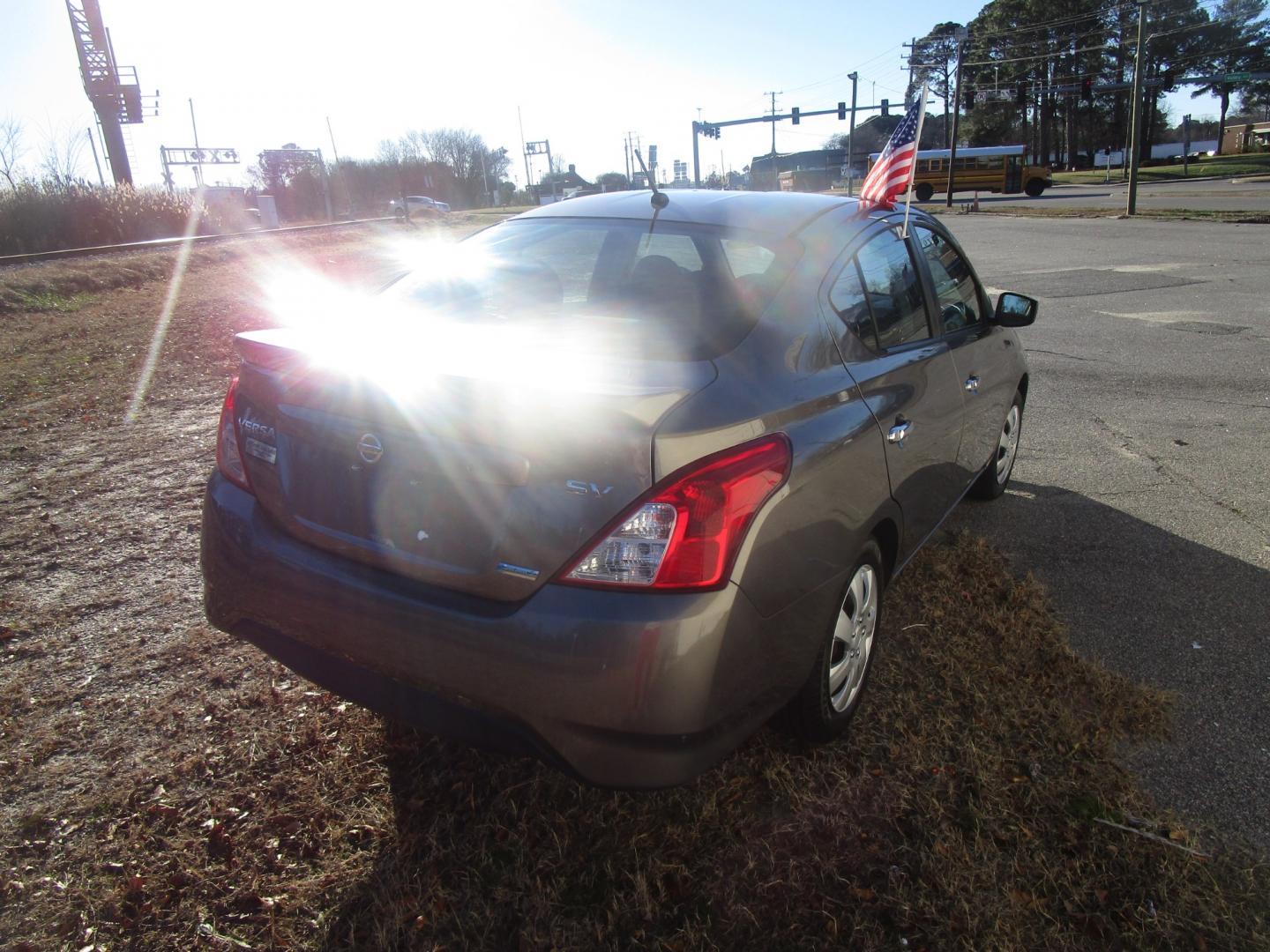 2015 Gray Nissan Versa 1.6 S 5M (3N1CN7AP3FL) with an 1.6L L4 DOHC 16V engine, 5-Speed Automatic transmission, located at 2553 Airline Blvd, Portsmouth, VA, 23701, (757) 488-8331, 36.813889, -76.357597 - Down Payment: $799 Weekly Payment: $95 APR: 23.9% Repayment Terms: 42 Months ***CALL ELIZABETH SMITH - DIRECTOR OF MARKETING @ 757-488-8331 TO SCHEDULE YOUR APPOINTMENT TODAY AND GET PRE-APPROVED RIGHT OVER THE PHONE*** - Photo#5